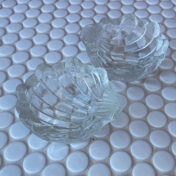 Interlocking Recycled Glass Clam Shell Trinket Dish - Picture 2 of 4